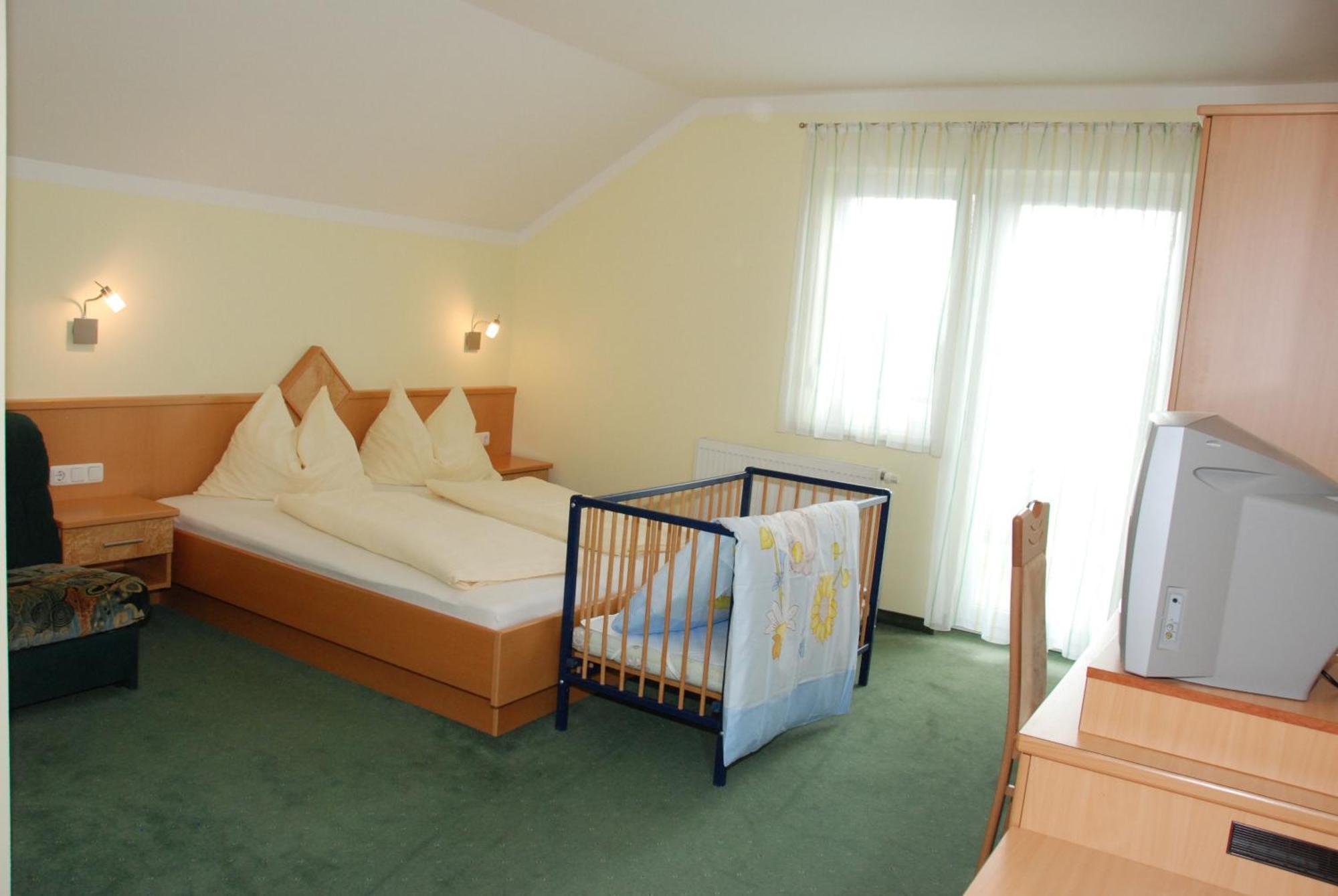 Gaestehaus Groeblacher Kostenberg Ngoại thất bức ảnh